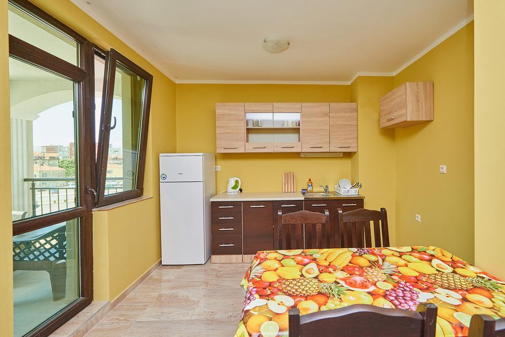 Evi Apartments 2 Pomorie Esterno foto